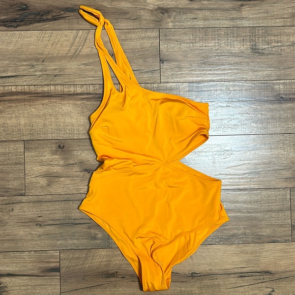 Women’s H&M Swimsuit - Picture 1 of 3